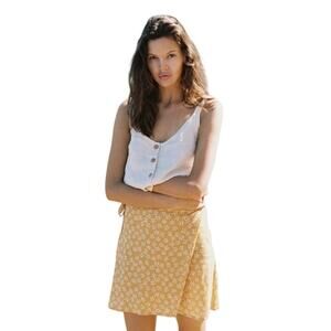 Hanalei Byron Bay Goldie Wrap Mini Skirt Floral Yellow Women’s Size X Small